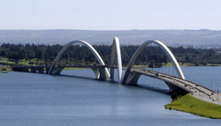 Brasilia_JK_bridge_pano_Paranoá-See_wiki